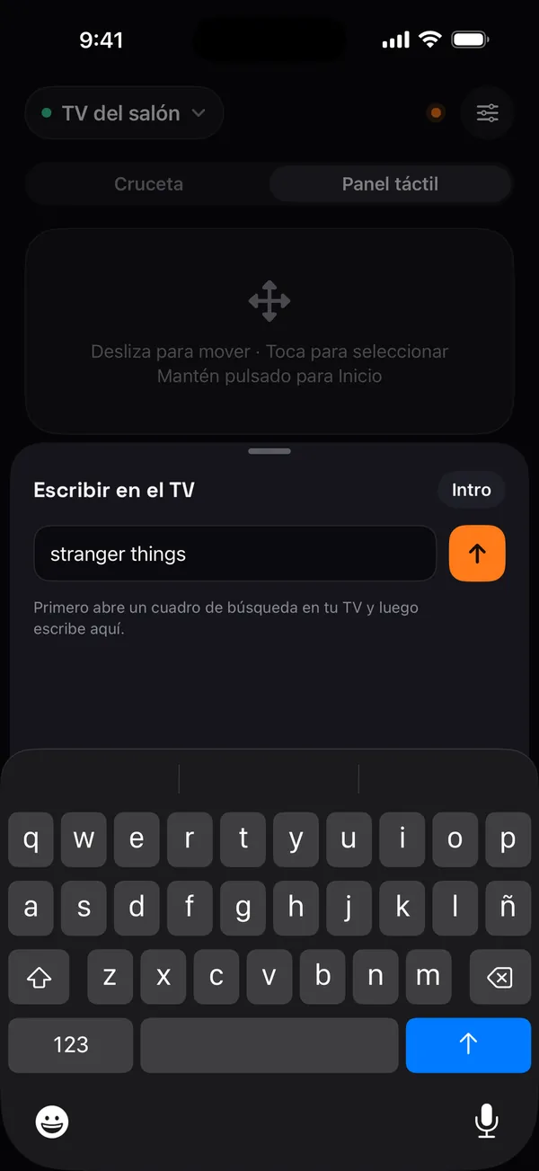 Panel Escribir en el TV de Remo con «stranger things» escrito en el teclado del iPhone