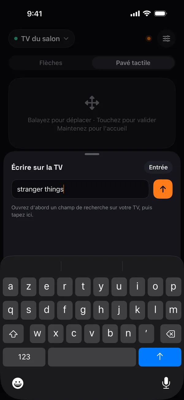 Écran Remo « Écrire sur la TV » avec « stranger things » saisi sur le clavier de l'iPhone