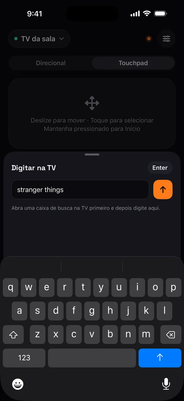 Painel Digitar na TV do Remo com “stranger things” digitado no teclado do iPhone